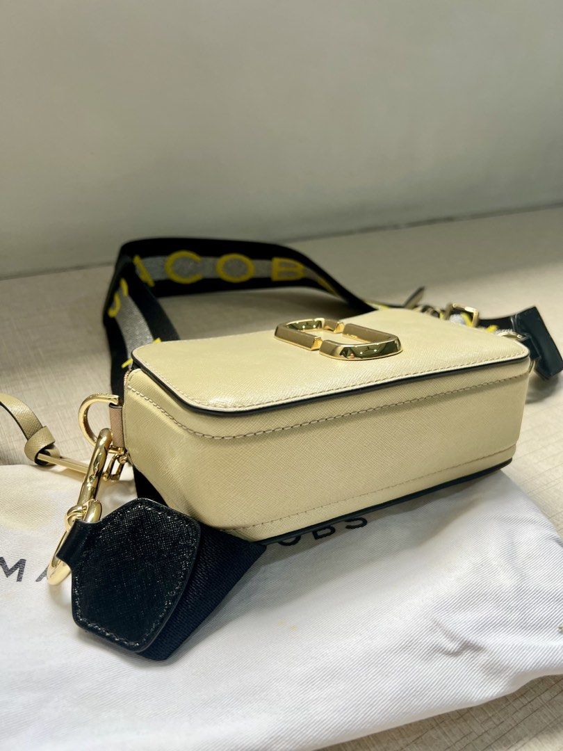 MARC JACOBS THE SNAPSHOT (Category: Clutches) located in Quezon City. Submitted by fromkimwithless (Listing ID 1464743487, Image 3). Description: - Color: Dust multi - Size: small - Material: Cross-grain Saffiano Leather - Includes: strap, dustbag - Purchased: US/2016.