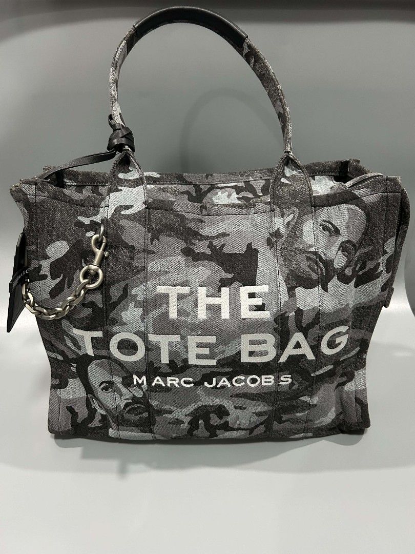Marc jacob's tote bag (Category: Tote Bags) located in Santa Rosa. Submitted by _ba_mo_si_ (Listing ID 1464730459, Image 2). Description: Bag only 16 width 13 length Plus sf Dm.