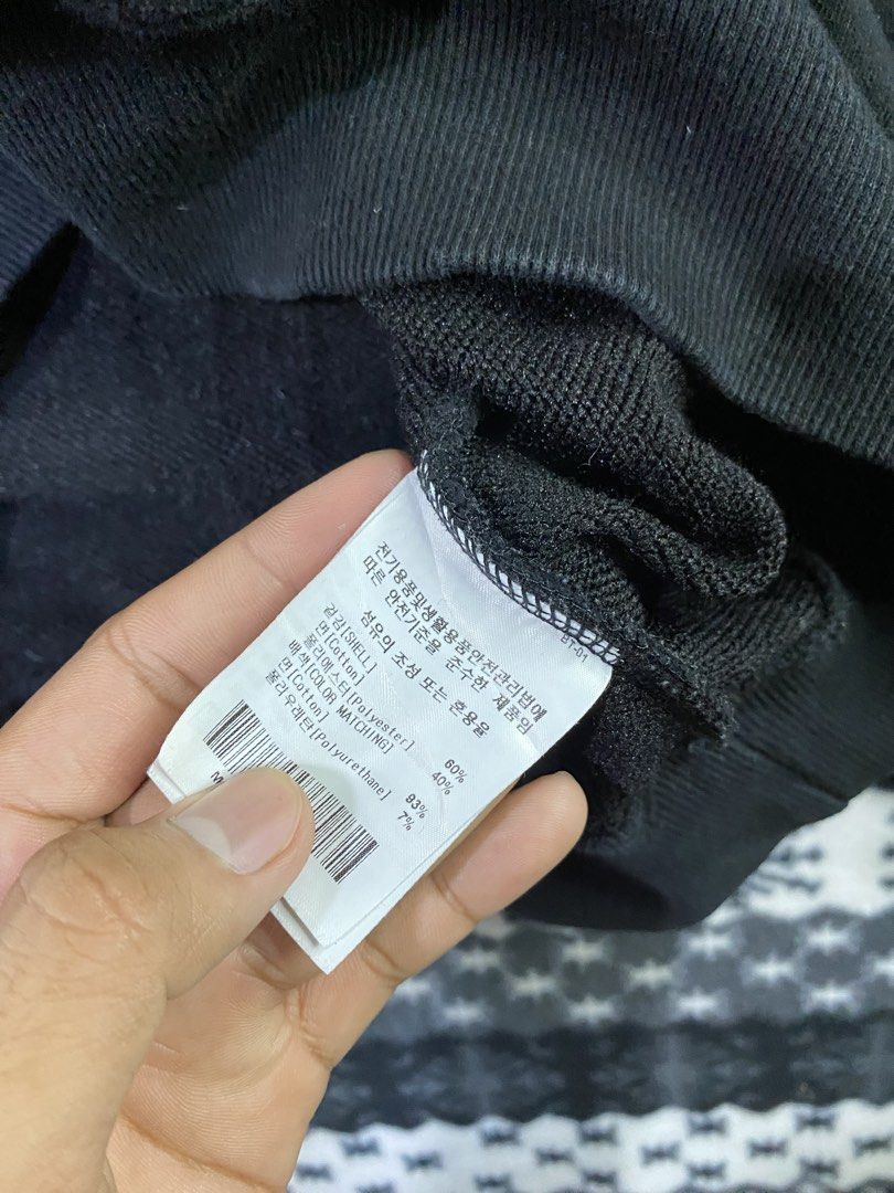 Mark Gonzales (Category: Coats, Jackets and Outerwear) located in General Santos City (Dadiangas). Submitted by nokkie_thrift (Listing ID 1464659171, Image 3). Description: Mark Gonzales Excellent condition Dimes 22x28 Issue: minimal crack print.