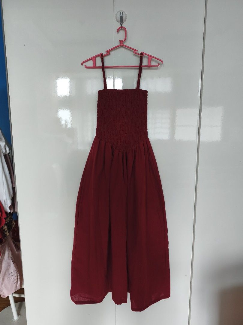Maroon Linen Dress Maxi (Category: Dresses) located in Manila. Submitted by smilefashion08 (Listing ID 1464451311, Image 1). Description: Fits XS-S Length 43.