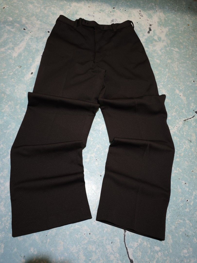 Maroon Trouser Pants (Category: Trousers) located in Calauag. Submitted by erv_1n (Listing ID 1464598879, Image 1). Description: Size 30 L - 41 Leg opening 9.