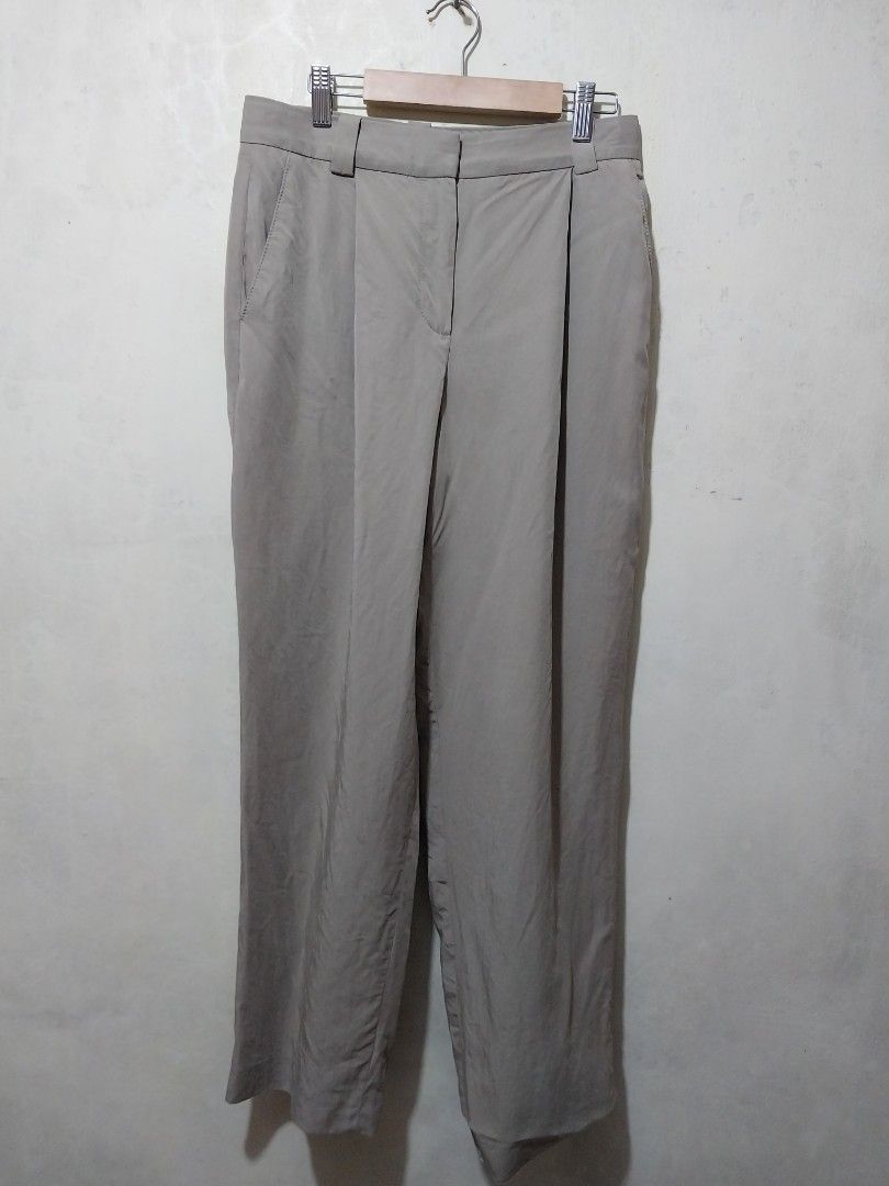 Massimo dutti Khaki trouser pants (Category: Jeans) located in Manila. Submitted by PrinceDani.Clothing (Listing ID 1464625708, Image 1). Description: massimo dutti khaki trouser pants Size 28in waist 36in length excellent condition .