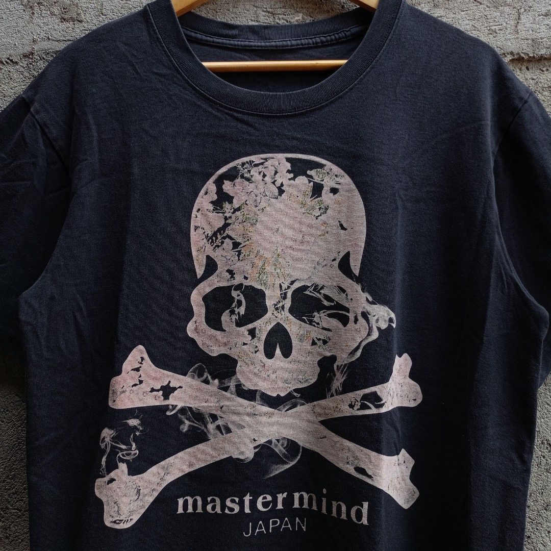MASTERMIND JAPAN (Category: Tshirts & Polo Shirts ) located in Koronadal. Submitted by thriflex.29 (Listing ID 1464685361, Image 2). Description: MASTERMIND JAPAN BLACK TEE Size: Medium Measurements: Width 21 Length 27.5 Condition: 9/10 - Excellent Colorate: 9/10 No Issue Mine: 350.
