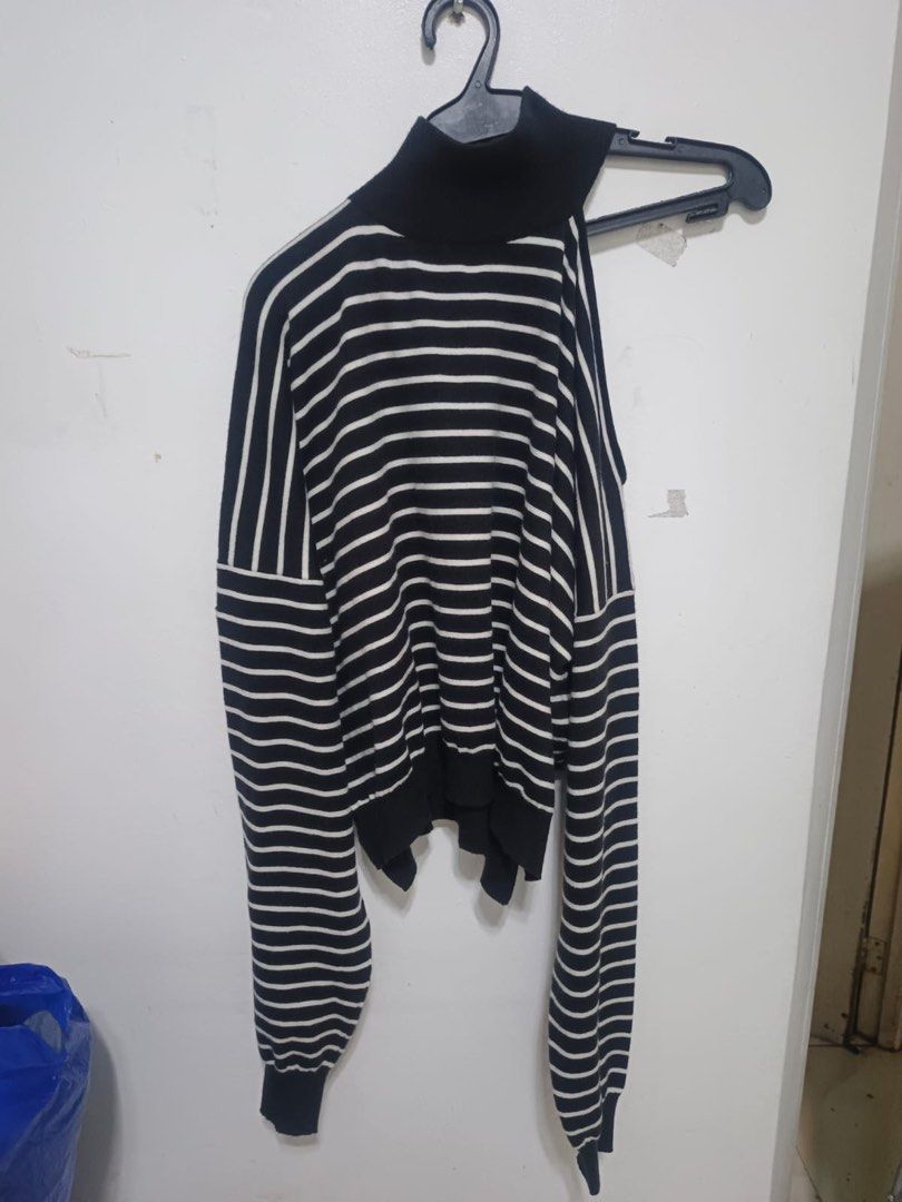 MAX MARA (Category: Longsleeves) located in Dasmarinas. Submitted by jessputrages (Listing ID 1464746081, Image 1). Description: For sale MAX MARA Excellent condition 600 plus shipping Pm for more detail.