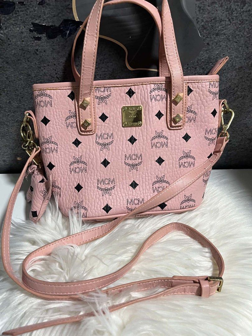 Mcm pink sling bag (Category: Luxury Bags & Wallets) located in Caloocan City. Submitted by trebdy01 (Listing ID 1464655047, Image 2). Description: .