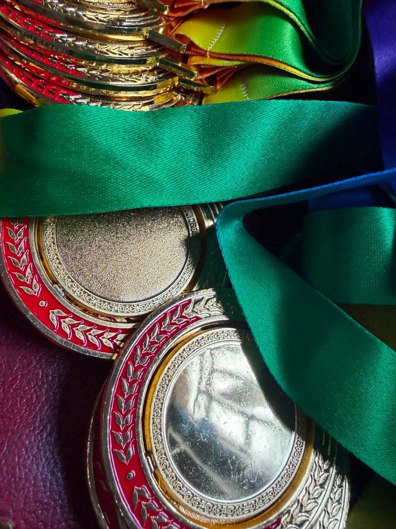 Medal (Category: Other Sports Equipment and Supplies) located in Taytay. Submitted by murahubblueapppage (Listing ID 1464755215, Image 3). Description: Blank Metal Medal 🥇 🏅 20 pcs Take all 🔴1200🔴.