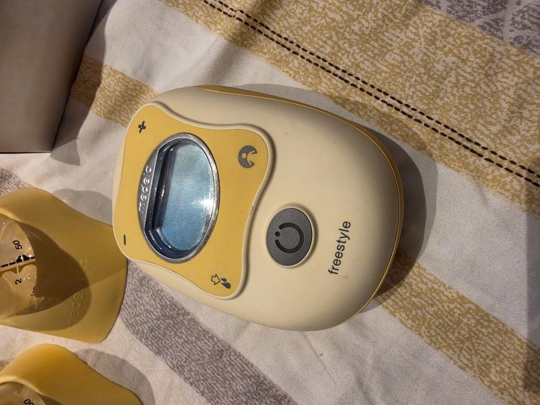 Medela Freestyle Double Electric Breast Pump Set (Category: Breastfeeding & Bottle Feeding) located in Taytay. Submitted by boymomof3 (Listing ID 1464766195, Image 2). Description: - Complete Medela Freestyle double electric breast pump set (hospital grade) - Includes main pump unit with digital screen and power adapter - Comes with tubing, breast shields, and 4 collection/storage bottles with stands and lids - Includes branded cooler bag with ic