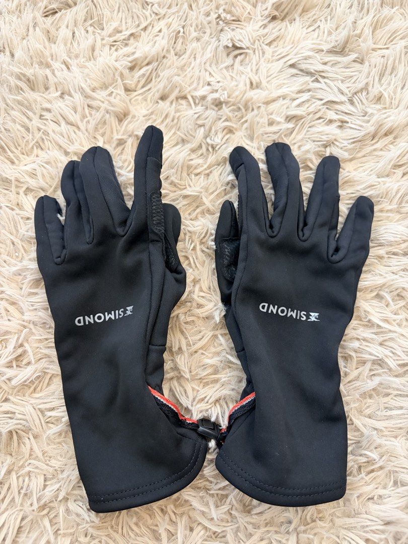 Medium Mountain trekking tactile stretch gloves - MT500 (Category: Hiking & Camping) located in Mandaluyong City. Submitted by maximuuus (Listing ID 1464698592, Image 3). Description: - Brand: Simond - Color: Black - Condition: Clean with minimal wear - Ideal for mountaineering, hiking, and outdoor activities - Touchscreen-compatible index finger and thumb - Silicone grip patterns on palms and fingers for better hold - Adjustable pull-cord cuffs 