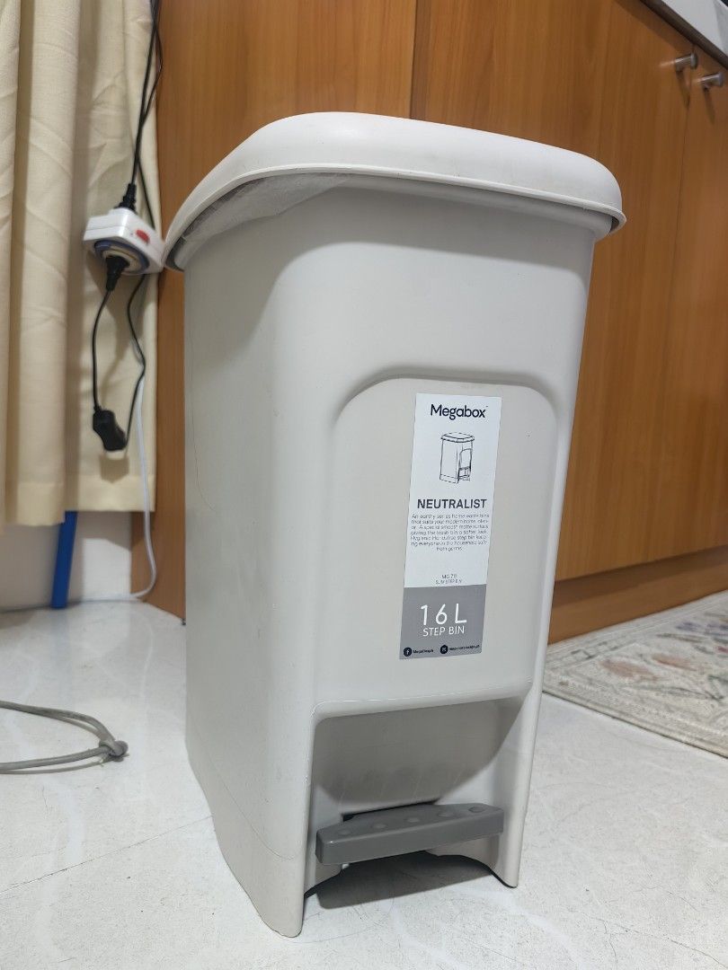 Megabox Neutralist 16L Step Bin (Category: Waste Bins & Bags) located in Makati City. Submitted by urstrulymaria (Listing ID 1464678085, Image 3). Description: - Megabox Neutralist 16L Step Bin - Color: White/Light Grey - Features a convenient foot pedal for hands-free opening - Ideal for home or office spaces - Clean and fully functional condition - Selling as part of a decluttering effort.