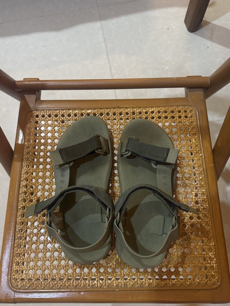 Melissa x Rider in Moss green (Category: Slippers & Slides) located in Manila. Submitted by namiskyumi (Listing ID 1464729398, Image 1). Description: - Melissa x Rider collab - Size 9 US - made in Brazil - Kryz Uy made me buy it in her OG previous vlogs .
