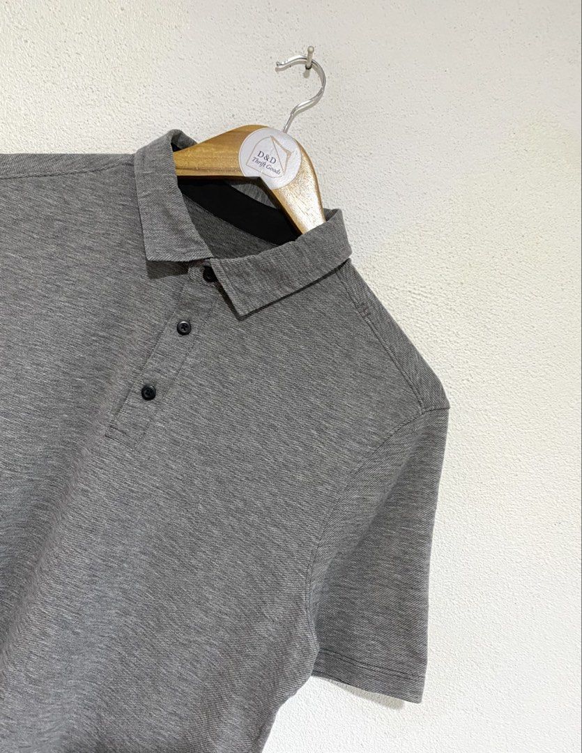 Men’s Lululemon Polo Shirt (Category: Tshirts & Polo Shirts ) located in Goa. Submitted by dandd_thrift_goods (Listing ID 1464700091, Image 2). Description: ▪️ SIZE ON TAG: Cut tag pero pasok Small to medium ▪️DIMES: Length 28.2| Width 19.5 ▪️COLOR RATE: 10/10 ▪️CONDITION: 10/10 ▪️ISSUE: ❌ .