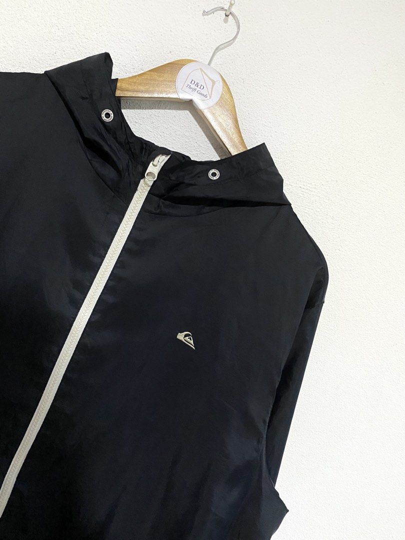 Men’s Quicksilver Windbreaker (Category: Coats, Jackets and Outerwear) located in Goa. Submitted by dandd_thrift_goods (Listing ID 1464711680, Image 3). Description: ▪️ SIZE ON TAG: Large ▪️DIMES: Length 30.3| Width 24.7 ▪️COLOR RATE: 10/10 ▪️CONDITION: 9.5/10 ▪️ISSUE: Scratches.