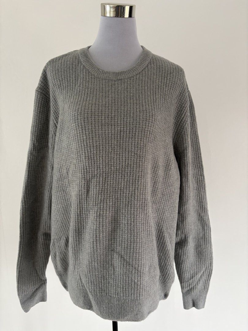 Men’s Sweater (Category: Coats, Jackets and Outerwear) located in Quezon City. Submitted by streetpark_prod (Listing ID 1464756045, Image 3). Description: - Size: 2XL regular fit - Material: Contains wool for extra warmth - Design: Crew neck with textured waffle pattern on front and sleeves - Style: Simple everyday pullover - Condition: Great for layering in cooler weather.