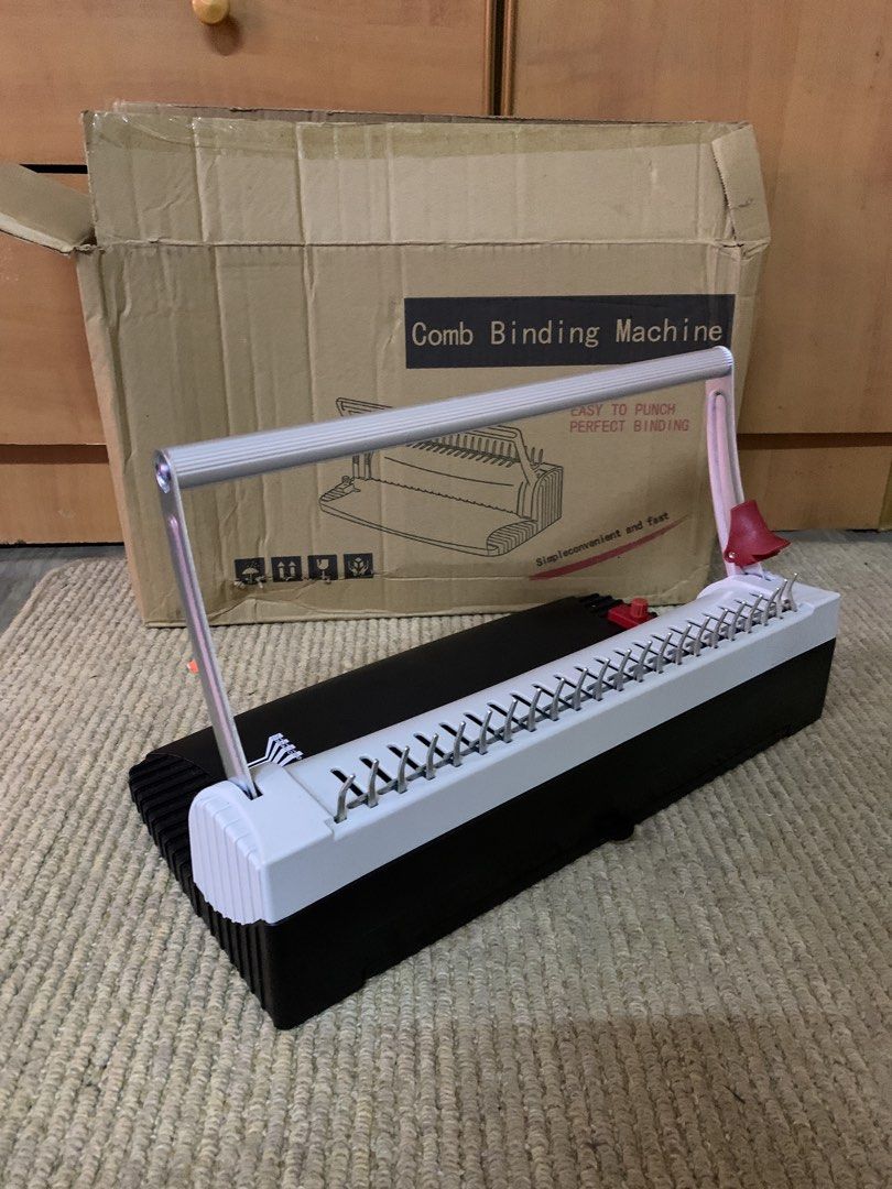 Mesin Binding (Category: Other Stationery & Craft) located in Kota Bharu. Submitted by yusofjimi93 (Listing ID 1464580652, Image 2). Description: Barang 9/10 Prefer COD.