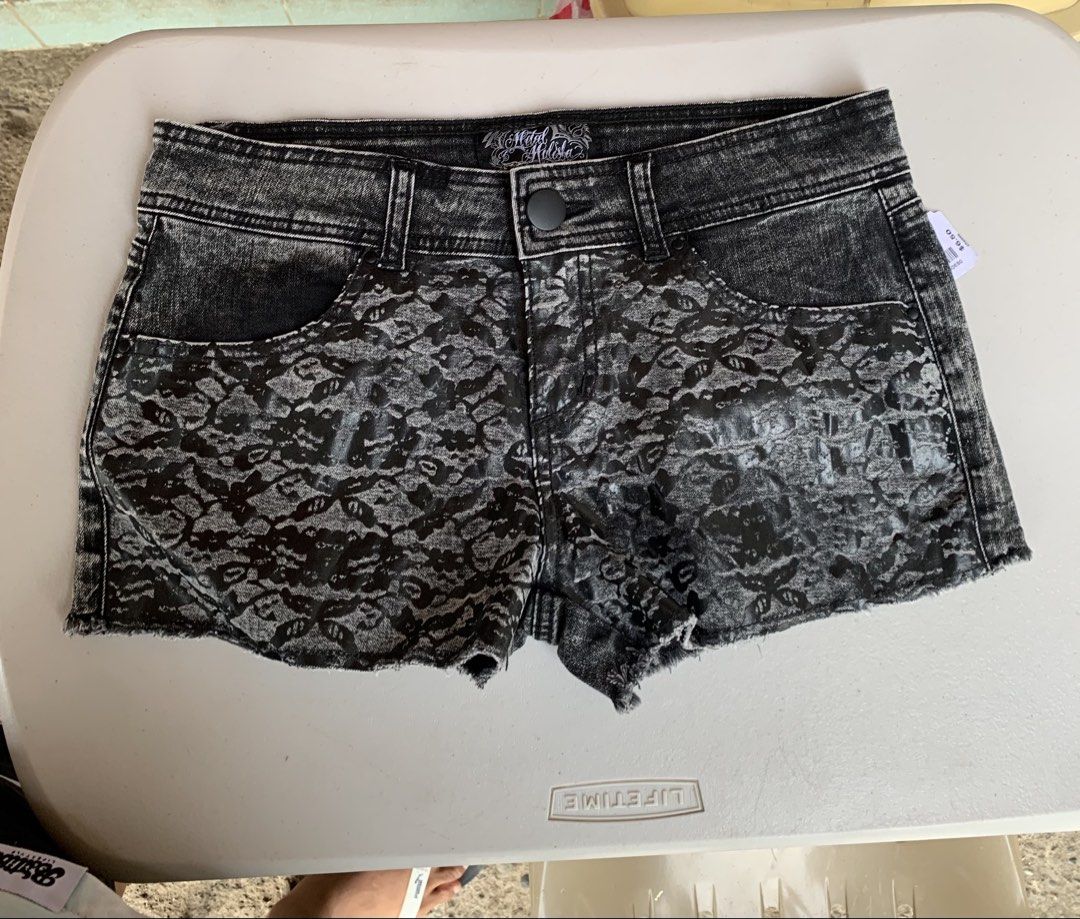 Metal Mulisha Sexy short (Category: Shorts) located in Ivisan. Submitted by trashtotreasuree (Listing ID 1464578704, Image 1). Description: Size 30.