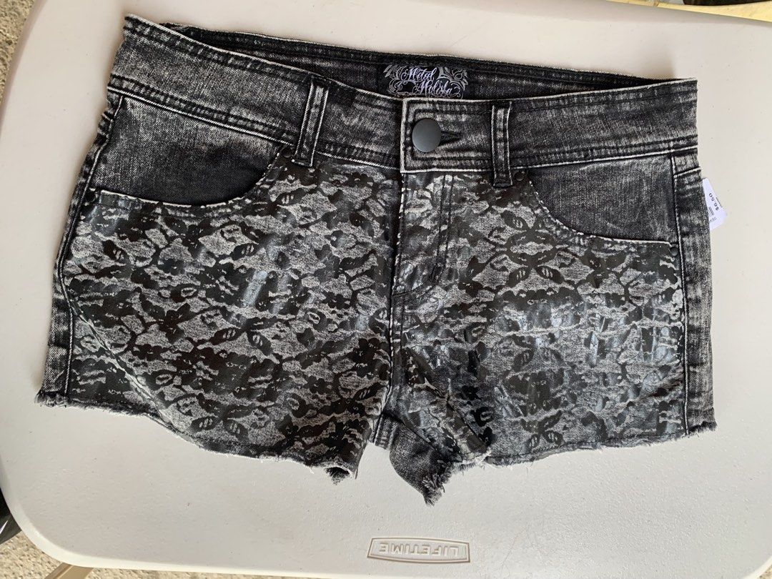 Metal Mulisha Sexy short (Category: Shorts) located in Ivisan. Submitted by trashtotreasuree (Listing ID 1464578704, Image 2). Description: Size 30.