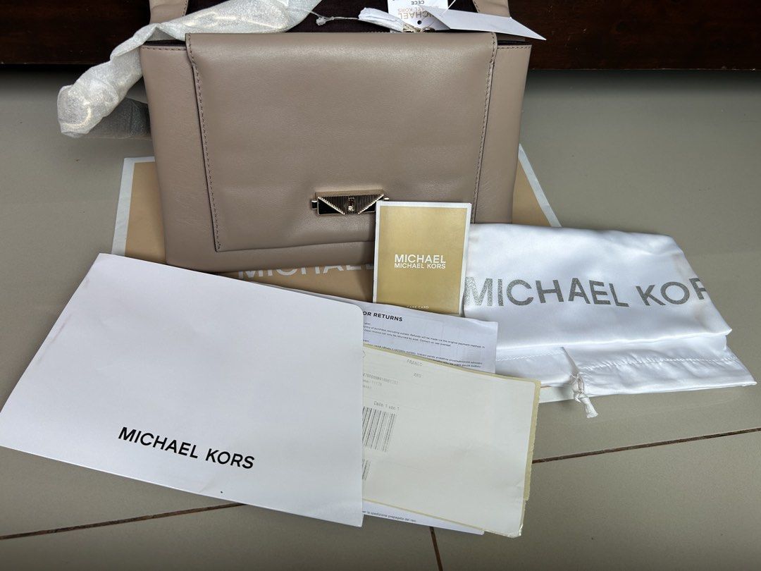 MICHAEL KORS CECE IN TRUFFLE (W/ RECEIPT!) (Category: Shoulder Bags) located in Mandaluyong City. Submitted by MARA.AM (Listing ID 1464598339, Image 2). Description: Bought this in Netherlands COMPLETE WITH PAPERBAG, DUSTBAG, RECEIPT, CARD .