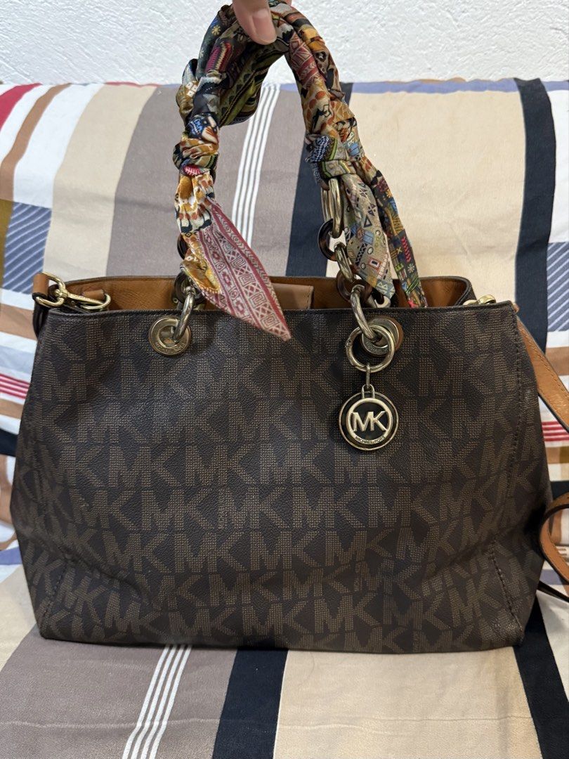 Michael Kors Cynthia Satchel (Category: Tote Bags) located in Cavite. Submitted by genshop2019 (Listing ID 1464730323, Image 1). Description: - Authentic Brown Michael Kors Tote Bag • With signs of use • Minor issue on the rubber lining (covered with a twilly) • Stain inside Still very functional and stylish perfect for daily use..