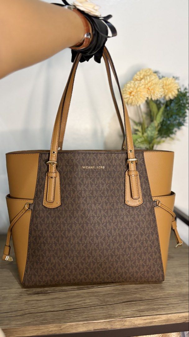 Michael Kors Tote (Category: Luxury Bags & Wallets) located in Manila. Submitted by curatedfromjapan (Listing ID 1464673303, Image 1). Description: .