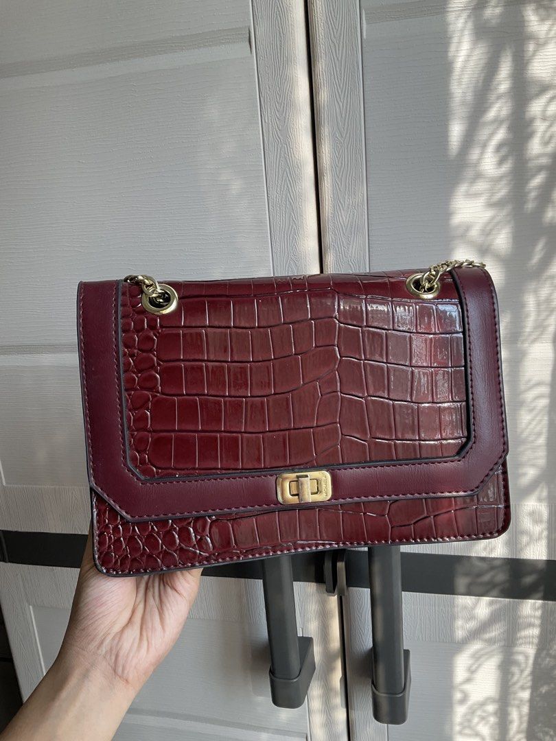 MICHAELA Maroon Shoulder Bag (Category: Shoulder Bags) located in Quezon City. Submitted by closetarchivebyaz (Listing ID 1464465510, Image 2). Description: ₱800 original price bought in physical store used once, still in excellent condition .