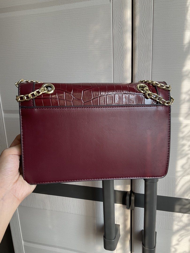 MICHAELA Maroon Shoulder Bag (Category: Shoulder Bags) located in Quezon City. Submitted by closetarchivebyaz (Listing ID 1464465510, Image 3). Description: ₱800 original price bought in physical store used once, still in excellent condition .