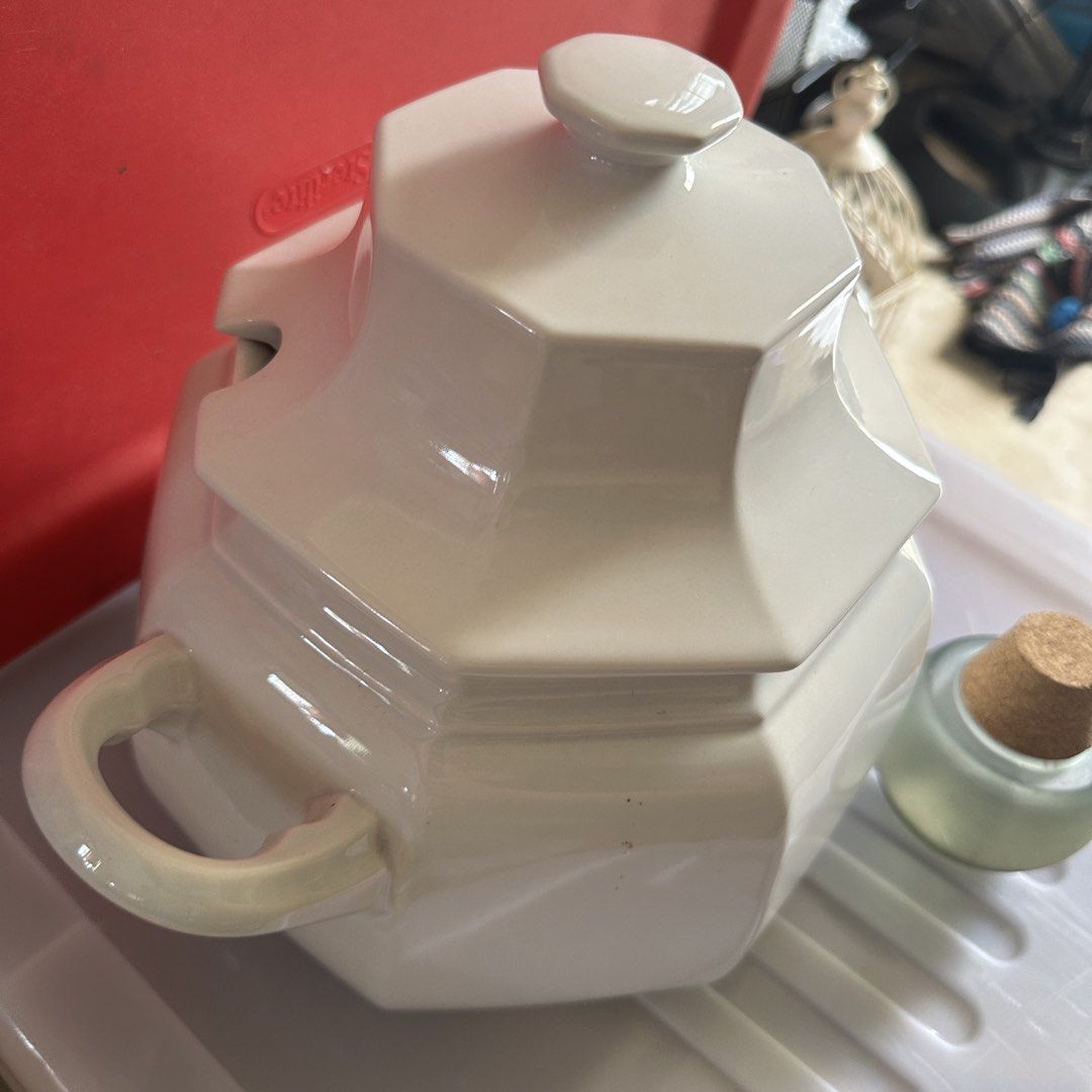 Mikasa White Pot with Lid (Category: Food Organization & Storage) located in Kawit. Submitted by wevibevintage (Listing ID 1464600848, Image 3). Description: 10inches up to the lid.