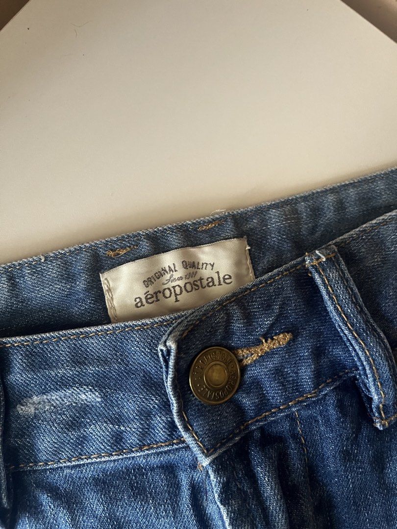 Mini Skirt Aeropostale 💞🌟 (Category: Skirts) located in Dagupan City. Submitted by whimsyluns (Listing ID 1464590569, Image 3). Description: y2k mini skirt aeropostale🌺🌺🌺 size: 32inch length: 11inch good condition <3 .