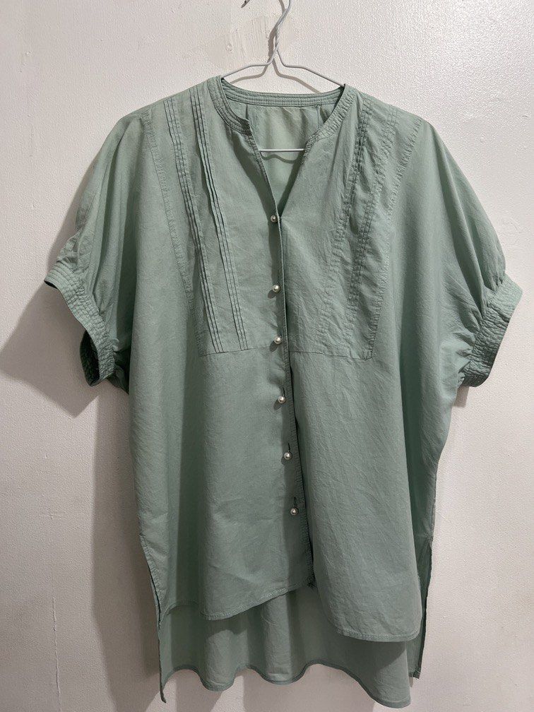 minl chair cotton blouse (Category: Blouses) located in Las Pinas. Submitted by gaeley (Listing ID 1464578926, Image 1). Description: free size 💯 cotton b : 25" armpit to armpit l: 25, 29".