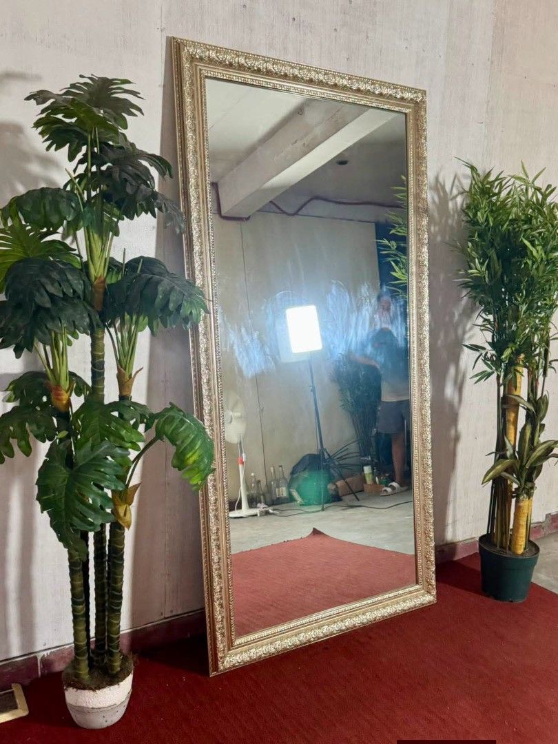 Mirror (Category: Other Home Furniture) located in Meycauayan. Submitted by marygracecasimiro (Listing ID 1464747014, Image 2). Description: Elegant Hanging Mirror Big‼️ 6 Feet Height 35”L x 71”H Php 7,500🩷.