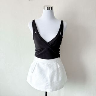 (Category: ) located in . Submitted by rosywardrobe (Listing ID 1464672707, Image 1). Description: .