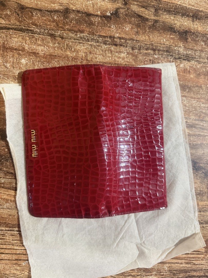 Miu Miu authentic wallet (Category: Luxury Bags & Wallets) located in Sagay. Submitted by bingbinger80355 (Listing ID 1464664093, Image 2). Description: Authentic Miu Miu wallet lightly use.