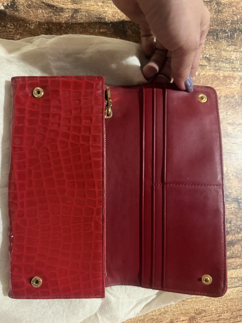Miu Miu authentic wallet (Category: Luxury Bags & Wallets) located in Sagay. Submitted by bingbinger80355 (Listing ID 1464664093, Image 3). Description: Authentic Miu Miu wallet lightly use.