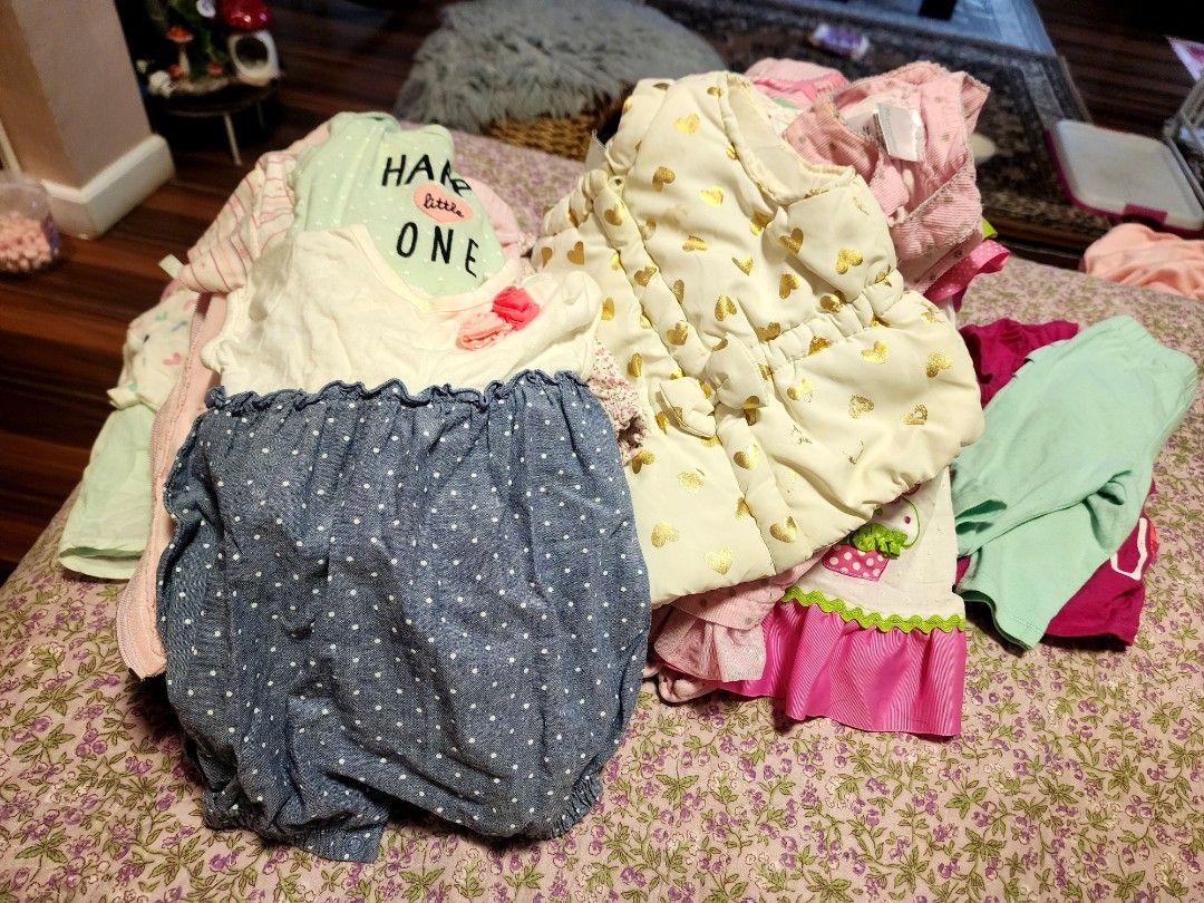 Mix brand baby clothes (Category: Babies & Kids Fashion) located in Imus. Submitted by dollnerdmomma (Listing ID 1464611181, Image 3). Description: for take all po sana, halos kulang sa 90pcs na baby clothes po. pinag liitan ng aking baby girl.... mix brand po sya padala yan ng papa nya at mga tita ko from USA.. mas karamihan dyan ay lile new dahil hindi naman halos na isuot ng baby ko sa dami. Size po nyan ay iba iba naglalaro sa 3months - 1 yr 