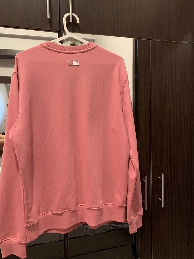 MLB Basic Small Logo Comfortable Fit Crewneck Sweatshirt (Category: Coats, Jackets and Outerwear) located in Paranaque City. Submitted by zyyee (Listing ID 1464590248, Image 2). Description: - Pink MLB crewneck sweatshirt -authentic -almost NEW used just once - Size: Medium (M) - Small embroidered 'C' logo on the front - MLB logo on the back - Comfortable and casual design - Perfect for everyday wear.