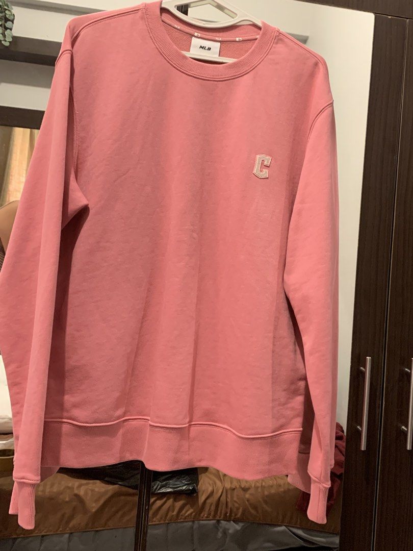 MLB Basic Small Logo Comfortable Fit Crewneck Sweatshirt (Category: Coats, Jackets and Outerwear) located in Paranaque City. Submitted by zyyee (Listing ID 1464590248, Image 1). Description: - Pink MLB crewneck sweatshirt -authentic -almost NEW used just once - Size: Medium (M) - Small embroidered 'C' logo on the front - MLB logo on the back - Comfortable and casual design - Perfect for everyday wear.