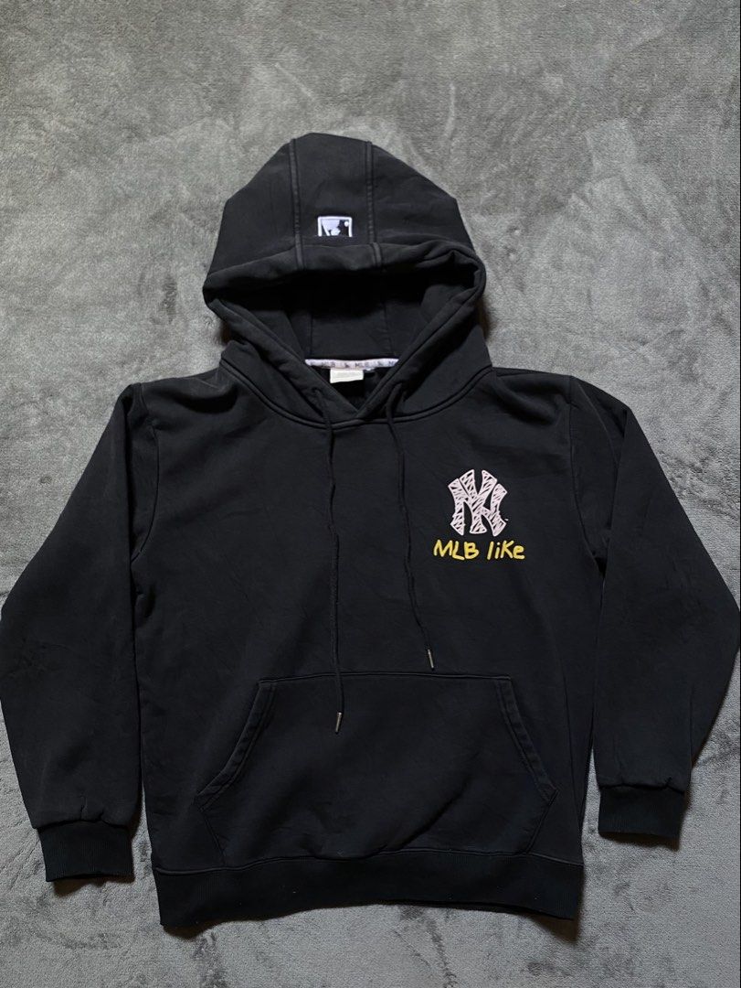 MLB LIKE DOUBLE HOOD JACKET (Category: Hoodies) located in Catarman. Submitted by value.fits (Listing ID 1464578450, Image 1). Description: Size: M-L Good condition no issue✨.