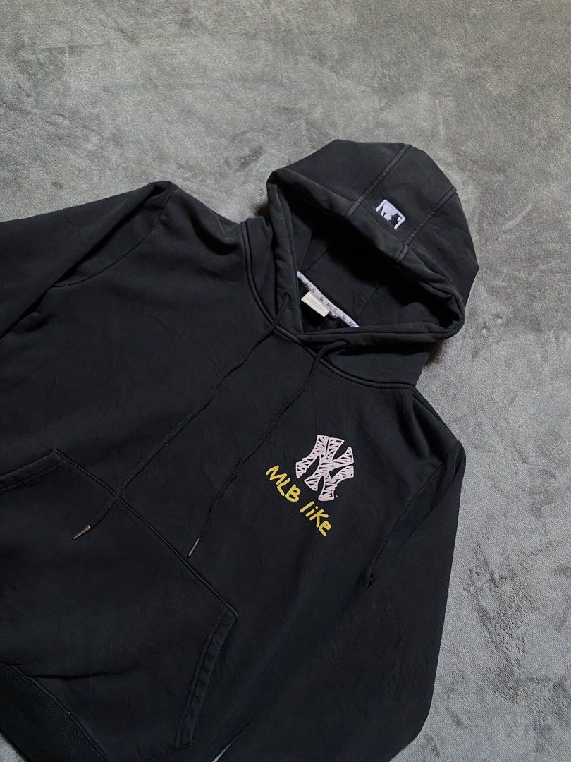 MLB LIKE DOUBLE HOOD JACKET (Category: Hoodies) located in Catarman. Submitted by value.fits (Listing ID 1464578450, Image 2). Description: Size: M-L Good condition no issue✨.