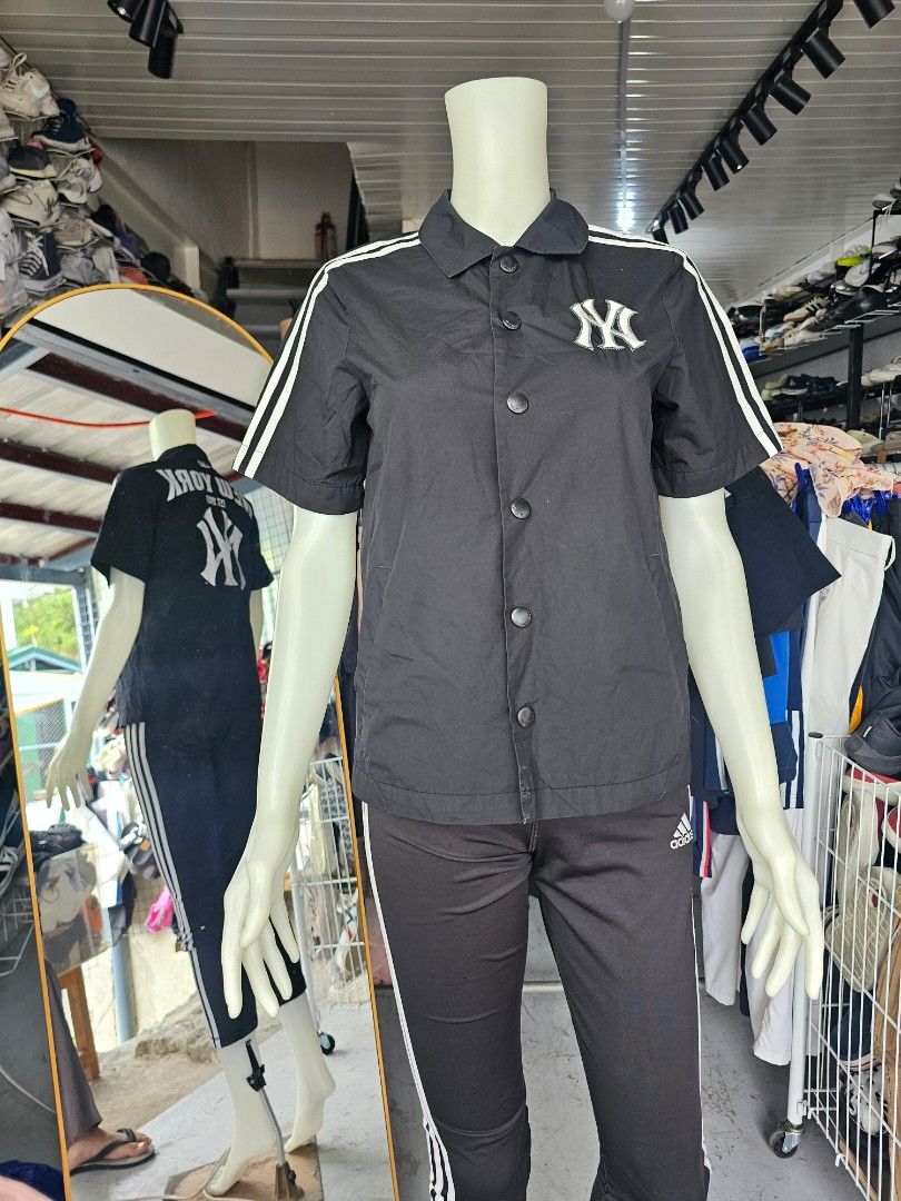 MLB New York Yankees short-sleeved baseball jacket (Category: Tshirts & Polo Shirts ) located in Baguio. Submitted by kayeonlineshop (Listing ID 1464661830, Image 3). Description: -black short-sleeve button-up shirt featuring the iconic New York Yankees logo and white shoulder stripes, similar in style to athletic coaches' jackets. - Measurements including in the photos.