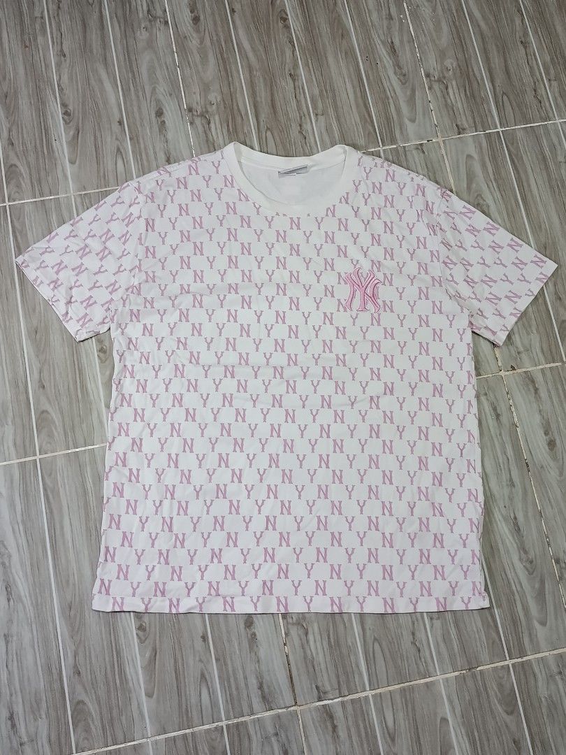 MLB NY YANKEES MONOGRAM TSHIRT (freeshipping) (Category: Tshirts & Polo Shirts ) located in Quezon City. Submitted by gyl-stop (Listing ID 1464684515, Image 1). Description: free shipping 22 x 29 excellent condi cr: 9.8/10 issue: none.