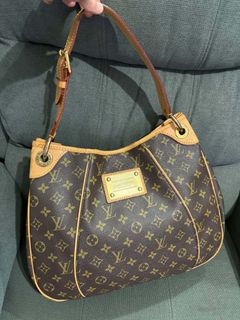 (Category: ) located in . Submitted by luxxechic (Listing ID 1464745500, Image 1). Description: .