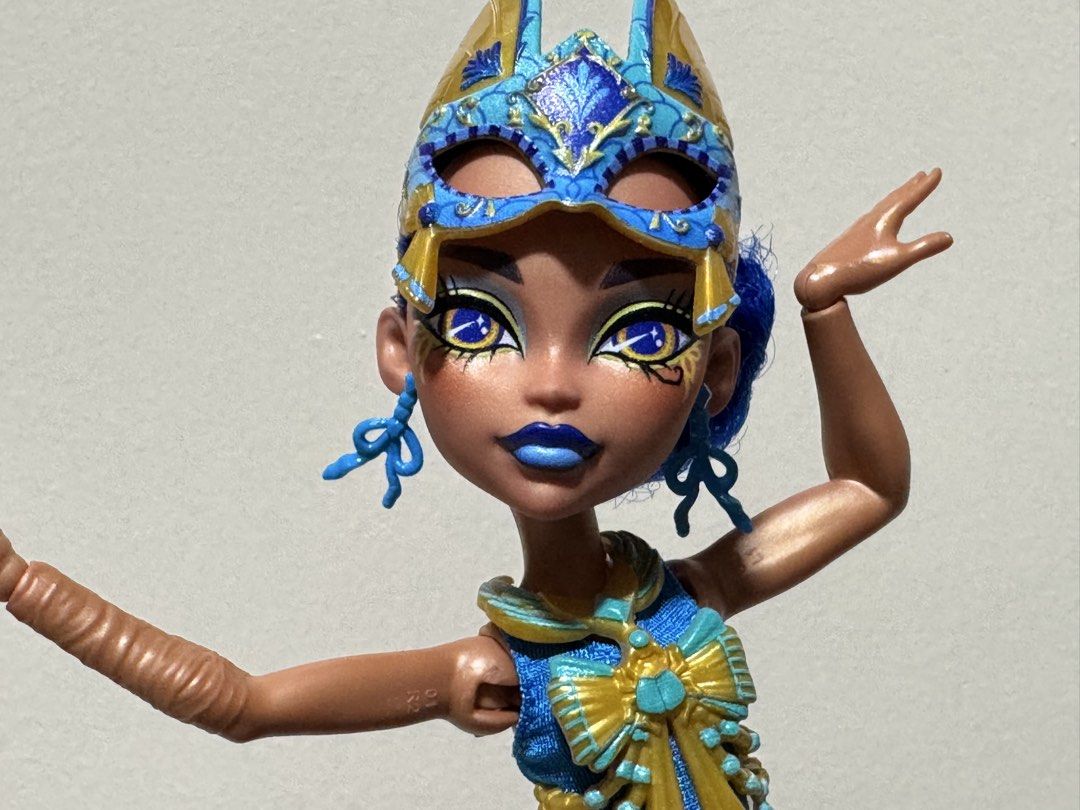 MONSTER HIGH BURIED SECRETS HAUNTED DANCE CLEO DE NILE (Category: Designer & Blind Box Toys) located in Subic. Submitted by aaronoulogy (Listing ID 1464668748, Image 2). Description: MONSTER HIGH BURIED SECRETS HAUNTED DANCE CLEO DE NILE. She’s for a display only and never been used. Complete Accessories. 📍Olongapo City 💵MOP: Gcash 🚛 MOD: JNT.