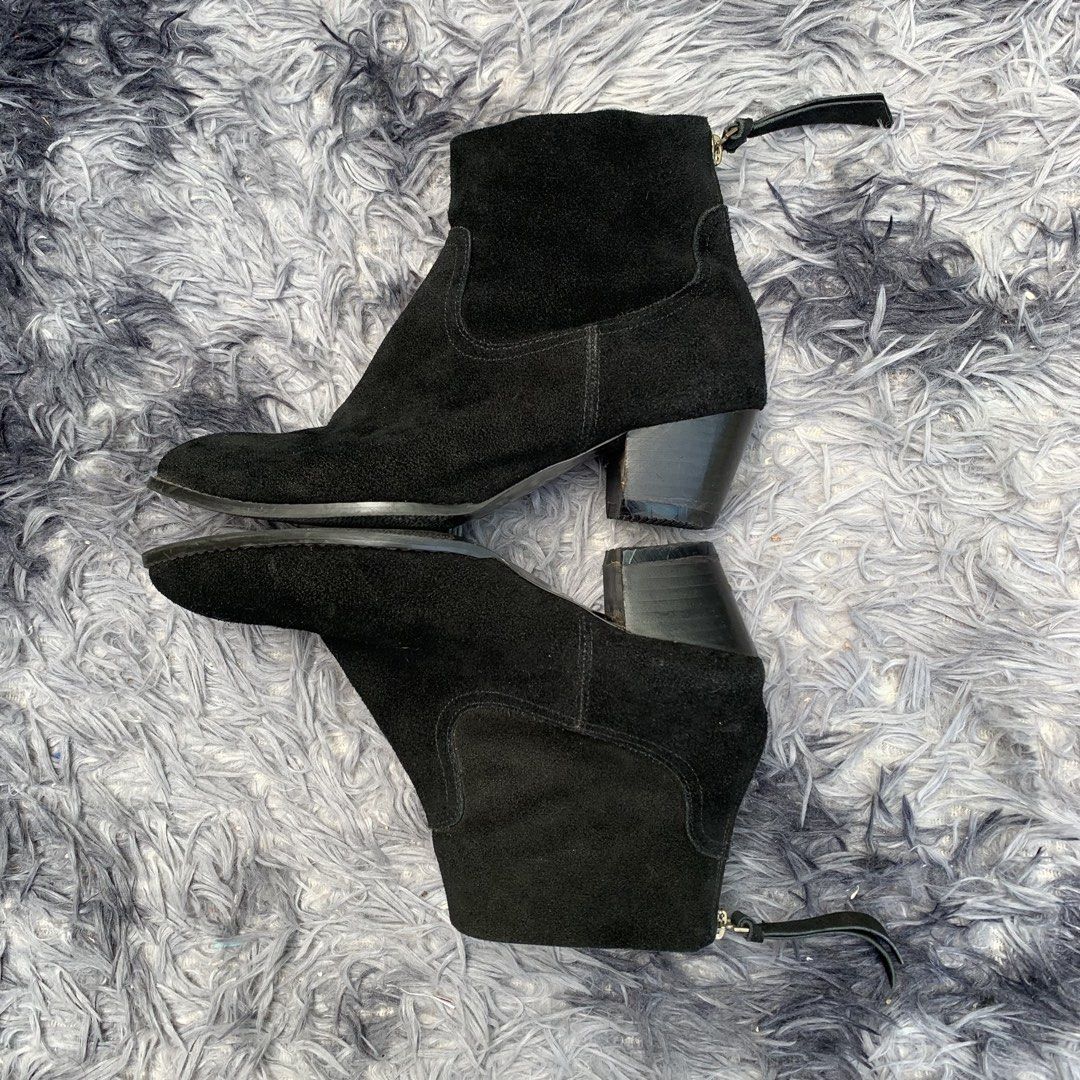 00s Morgan Black Suede Back Zip Ankle Boots (Category: Boots) located in Sindangan. Submitted by holy_thrift (Listing ID 1464582110, Image 3). Description: - 00s Morgan Black Suede Back Zip Ankle Boots - Size 7 US - Issue / na sa pic na lahat ng deta , ang 10 pic is leather nya sa luob at minimal issue send ko nalang at need wash - free shipping.