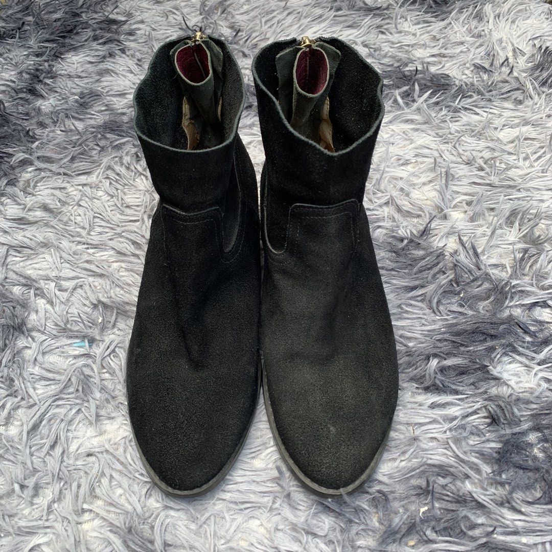 00s Morgan Black Suede Back Zip Ankle Boots (Category: Boots) located in Sindangan. Submitted by holy_thrift (Listing ID 1464582110, Image 2). Description: - 00s Morgan Black Suede Back Zip Ankle Boots - Size 7 US - Issue / na sa pic na lahat ng deta , ang 10 pic is leather nya sa luob at minimal issue send ko nalang at need wash - free shipping.