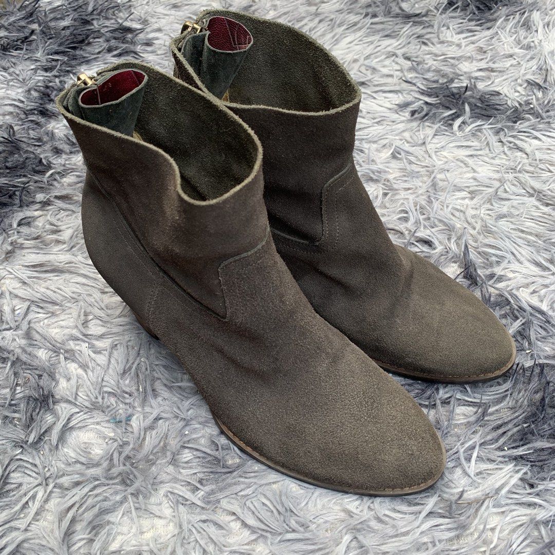 00s Morgan Gray Suede Back Zip Ankle Boots (Category: Boots) located in Sindangan. Submitted by holy_thrift (Listing ID 1464582484, Image 1). Description: - 00s Morgan Gray Suede Back Zip Ankle Boots - Size 7.5 US - Issue / nasa pic na lahat ng dets / bakbak na kunti leather nya sa luob need wash lang din - free shipping.