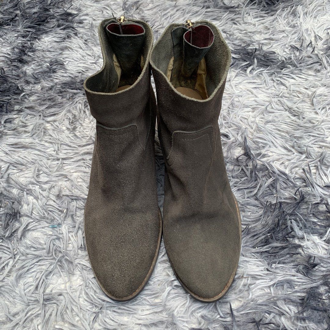 00s Morgan Gray Suede Back Zip Ankle Boots (Category: Boots) located in Sindangan. Submitted by holy_thrift (Listing ID 1464582484, Image 2). Description: - 00s Morgan Gray Suede Back Zip Ankle Boots - Size 7.5 US - Issue / nasa pic na lahat ng dets / bakbak na kunti leather nya sa luob need wash lang din - free shipping.