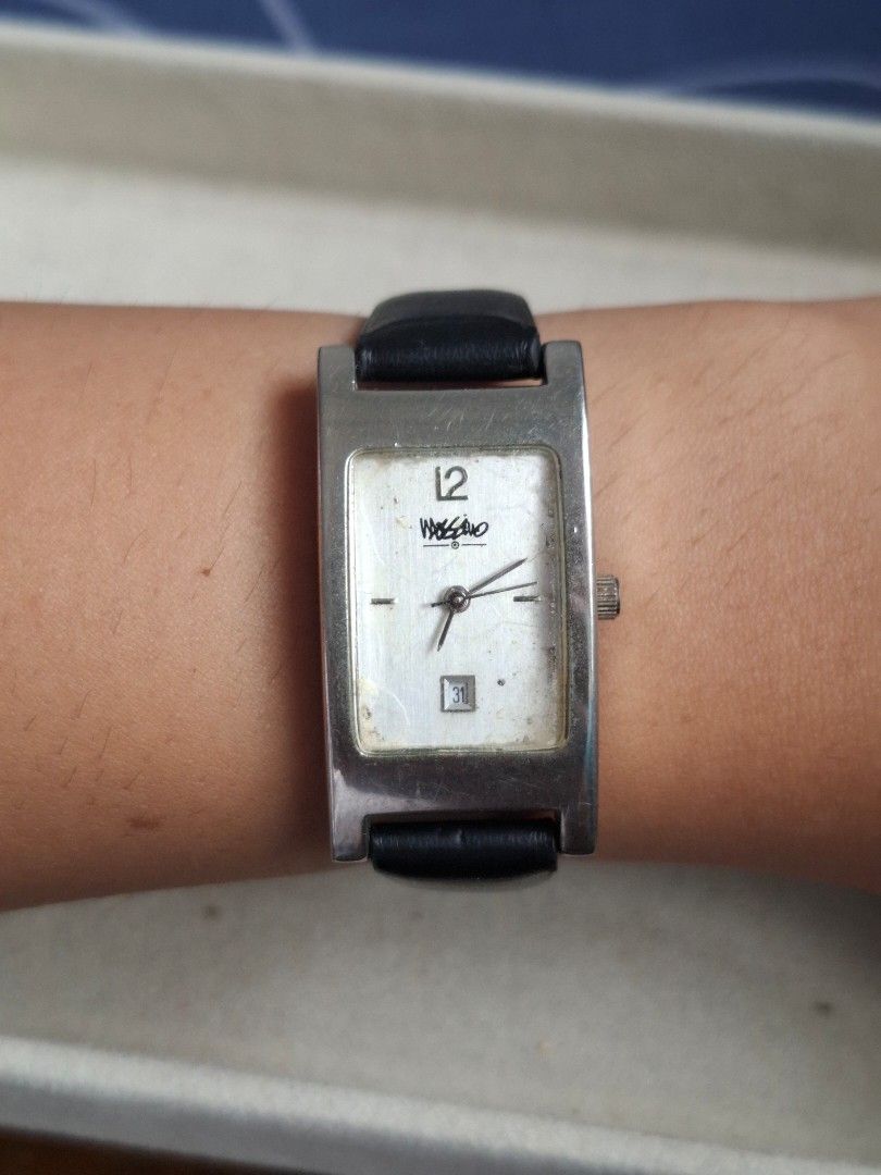 Mossimo Watch (Category: Women's Watches) located in Abucay. Submitted by icia_marie18 (Listing ID 1464578056, Image 1). Description: Mossimo Watch issues: dirty dial, changed straps, loose back case but di naman po natatanggal basta-basta, minor scratches https://docs.google.com/document/d/1I_M68TTDUD5tK50Sb05XvoD-tLdJxZakxW4op9uavV0/edit?usp=drivesdk.