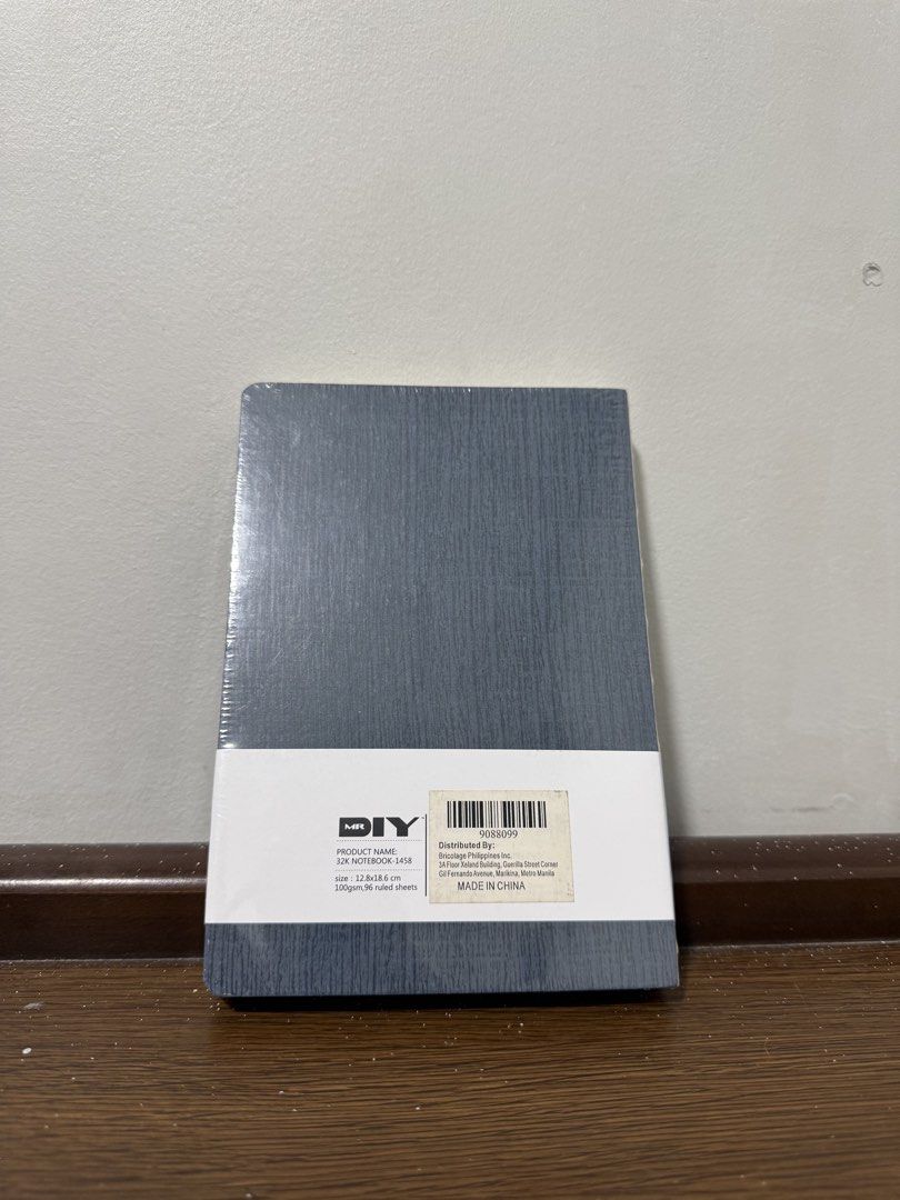 MR. DIY’s sketch pad/notebook (Category: Textbooks) located in Caloocan City. Submitted by stevendgzmn (Listing ID 1464735484, Image 2). Description: - 100 gsm ruled sheets - Size: 12.8 × 18.6 cm - Blue cover with minimalist design - Brand new - Sealed with plastic packaging Selling for ₱200. Negotioble. Meet up: Uncle John’s Paombong, Bulacan Delivery: Via JNT, Lalamove The buyer will shoulder the delifee. .