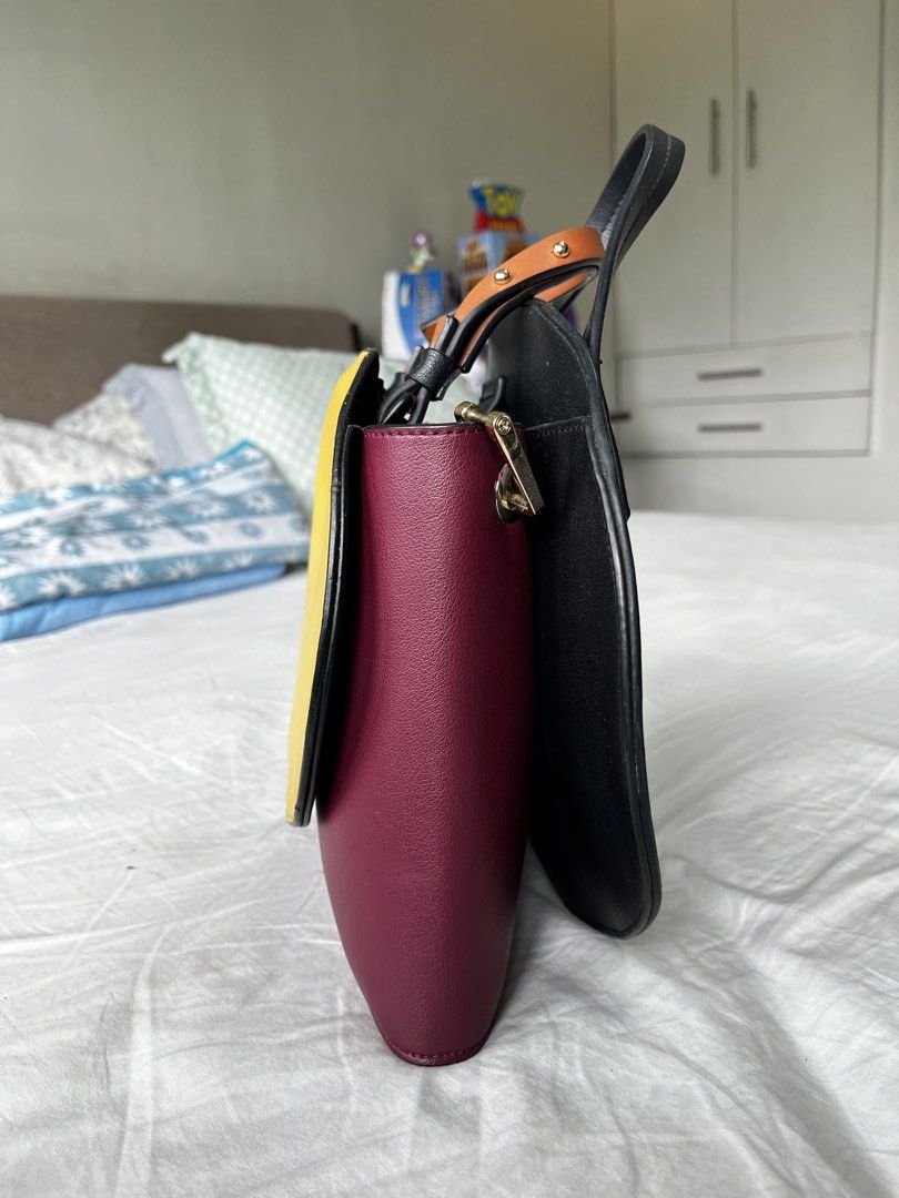 Mrs Hr bag (Category: Cross-body Bags) located in Antipolo. Submitted by itsme_ghelsonn (Listing ID 1464596285, Image 2). Description: .
