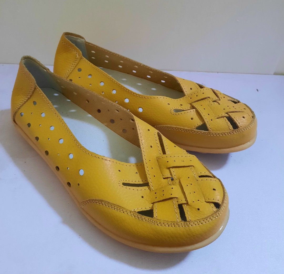Mustard Yellow Leather Cut-out Flats (Category: Flats & Sandals) located in Quezon City. Submitted by dannikkishoppe2 (Listing ID 1464573791, Image 1). Description: Mustard Yellow Leather Cut-out Flats ‼️₱200‼️ • Features intricate woven detail on the toe • Lightweight • Stylish cut-outs with small hole details all over • Convenient slip-on design • Ideal for casual everyday wear • Comfortable and breathable, perfect for sunny days size EU39 UK6 