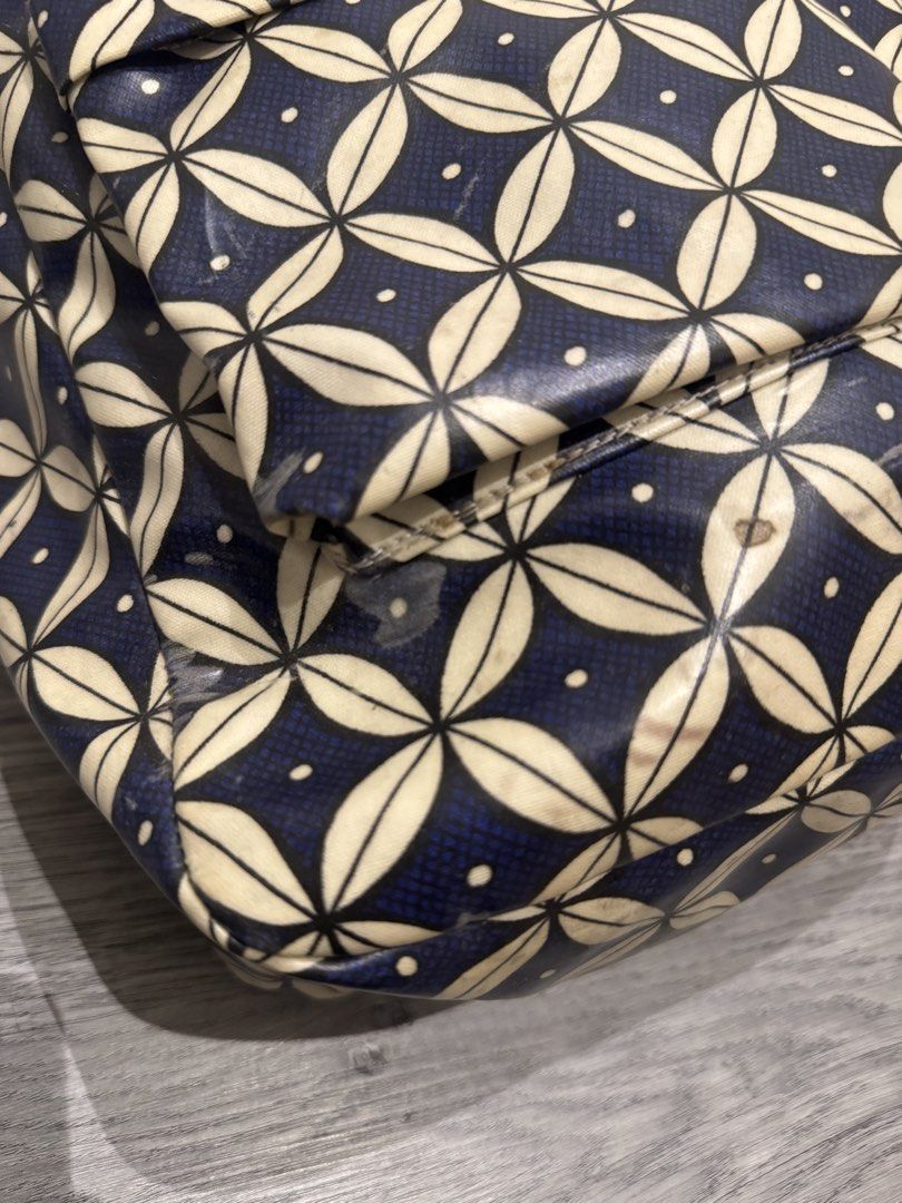 Nala patterned backpack (Category: Backpacks) located in Petaling Jaya. Submitted by raniauu (Listing ID 1464693693, Image 3). Description: Nala patterned bag. Size of average school bag. Well loved. Zippers still work.